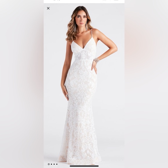 Althea Formal Sequin V-Neck
Mermaid Dress - Windsor - Picture 1 of 6